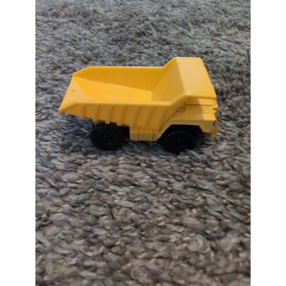 Maisto Yellow Dump Truck Diecast 1:64 Construction Vehicle Toy 11032 Loose